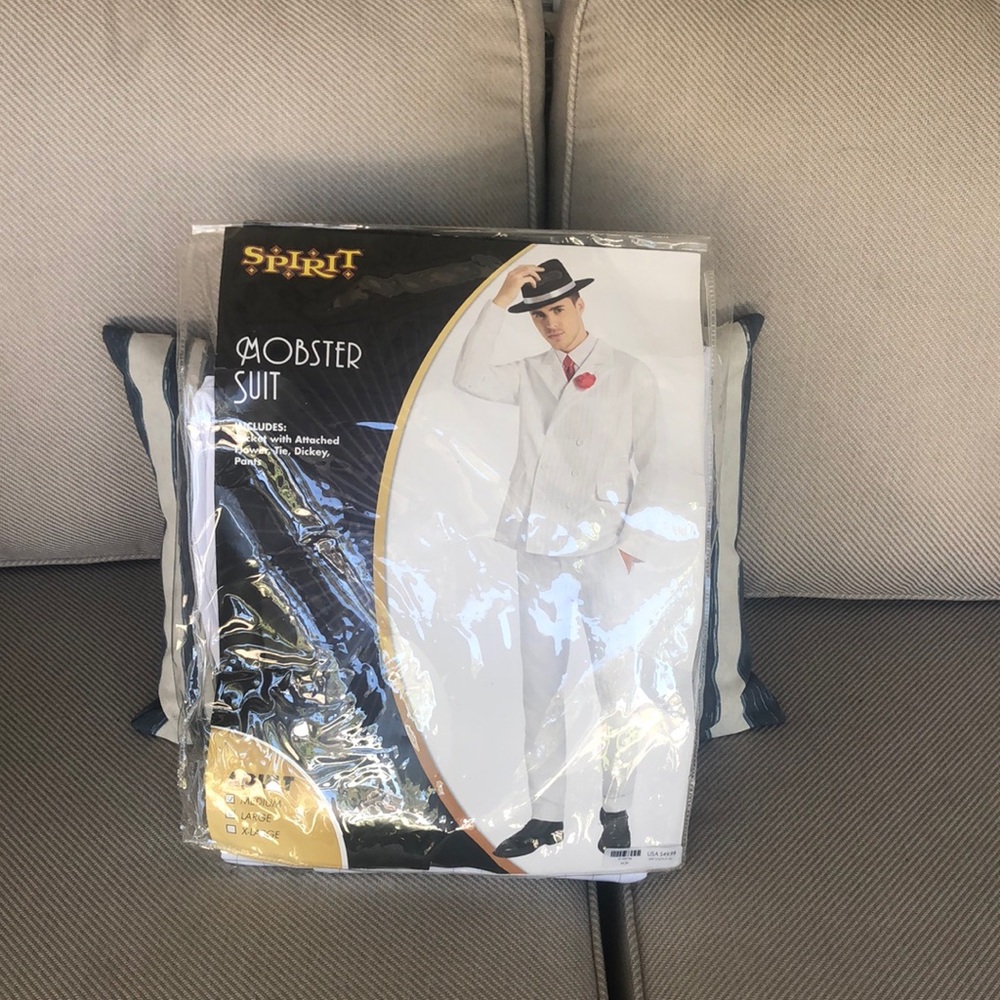 Men’s Halloween Mobster suit new! Size medium